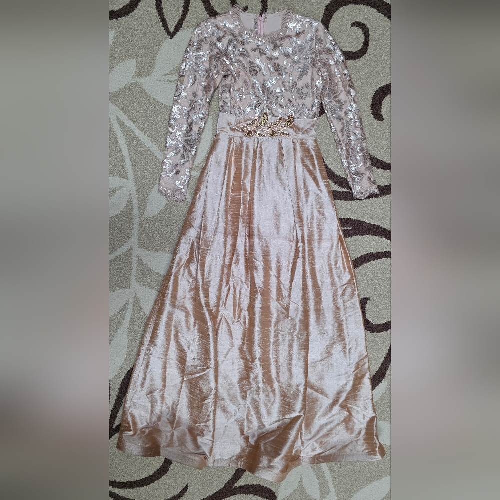 Chic Sequin Long Sleeve Dress